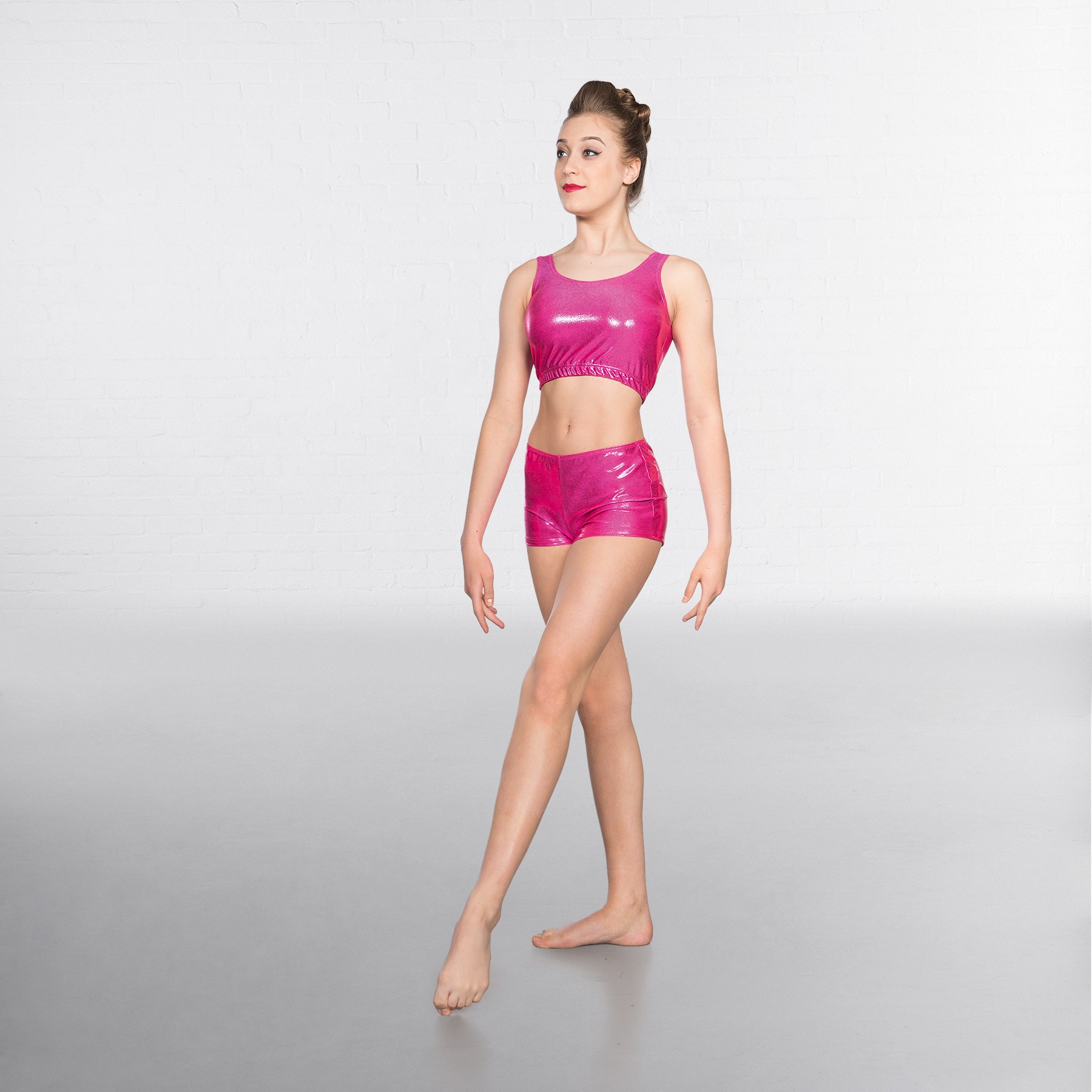 1st Position Glänzende Hotpants in Cerise
